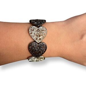 ⭐️3/$25⭐️ Vintage Silver And Gunmetal Hearts Bracelet